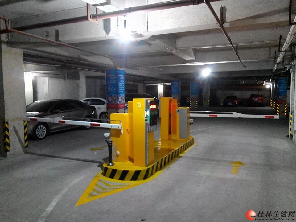 智慧通行新篇章 道閘、人行道擺閘與大型停車場智能收費系統構筑現代智能停車場